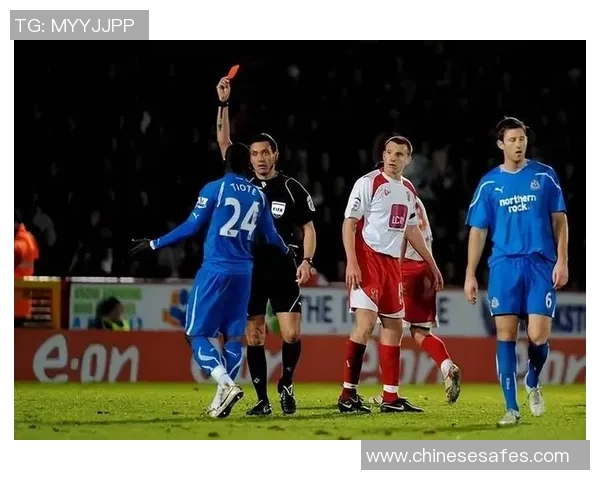 足球巨星史蒂文的传奇生涯与辉煌成就全景回顾 足球巨星史蒂文的传奇生涯与辉煌成就全景回顾
