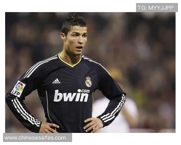 C罗传奇足球生涯全景介绍及精彩瞬间回顾图片展示 C罗传奇足球生涯全景介绍及精彩瞬间回顾图片展示